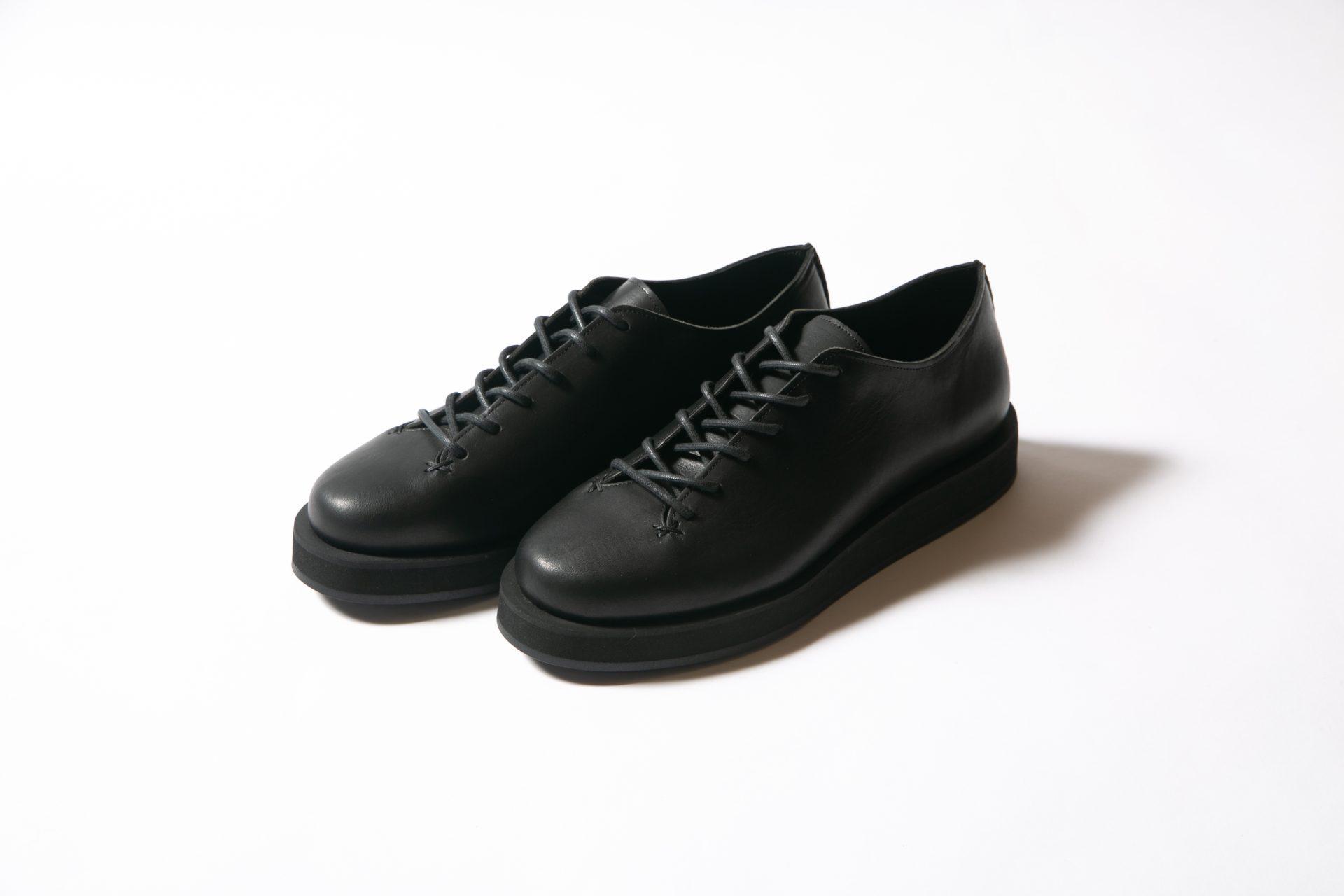 KOBELEATHER スニーカー